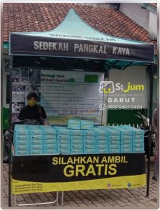 Posko distribusi kotak nasi