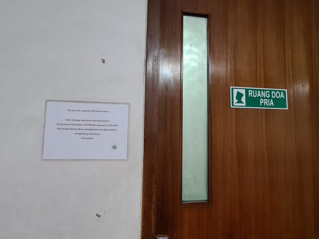 Ruang Doa (Mushola) Pria di RS Santo Borromeus, Bandung